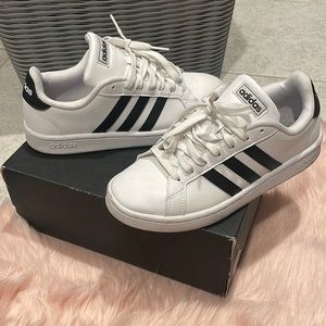 Adidas cloud foam comfort size 6 and a half shoes